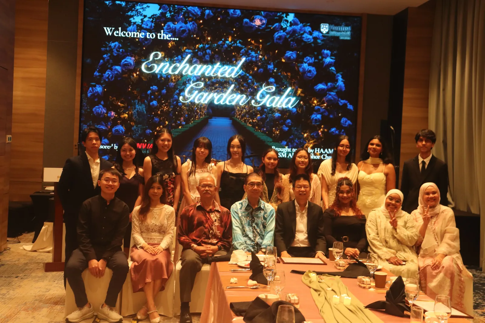 VIP table group photo variation